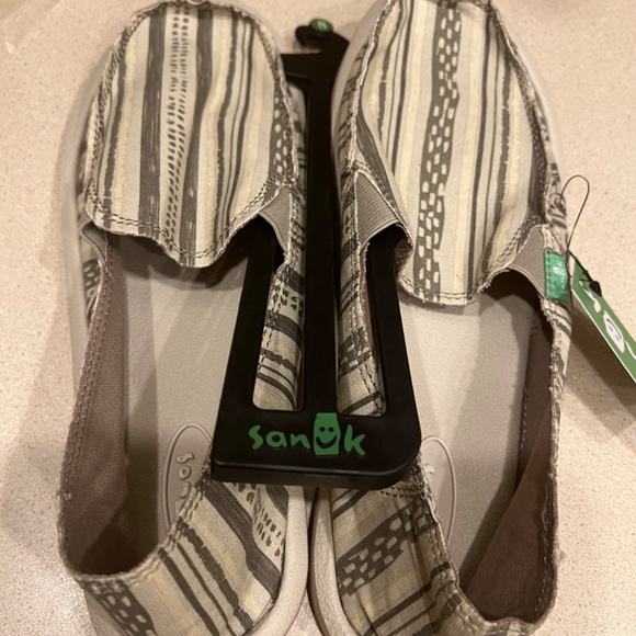 COPY - SANUK Donna Slip Ons - Picture 2 of 5